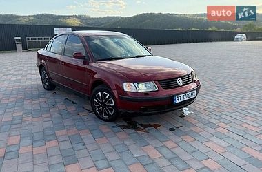 Седан Volkswagen Passat 2000 в Долині