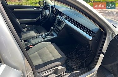 Універсал Volkswagen Passat 2015 в Житомирі