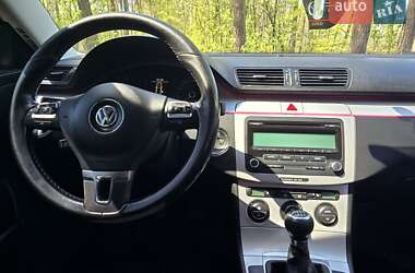 Універсал Volkswagen Passat 2009 в Житомирі