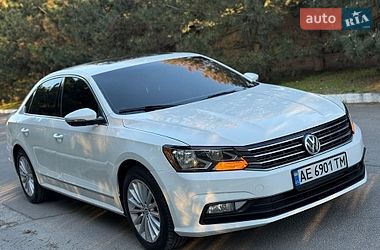 Седан Volkswagen Passat 2015 в Днепре