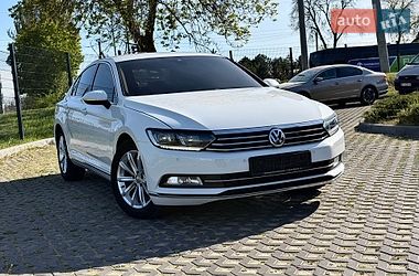 Седан Volkswagen Passat 2017 в Одессе