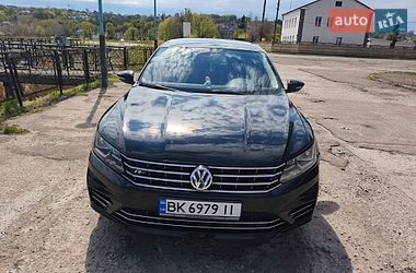 Седан Volkswagen Passat 2016 в Киеве
