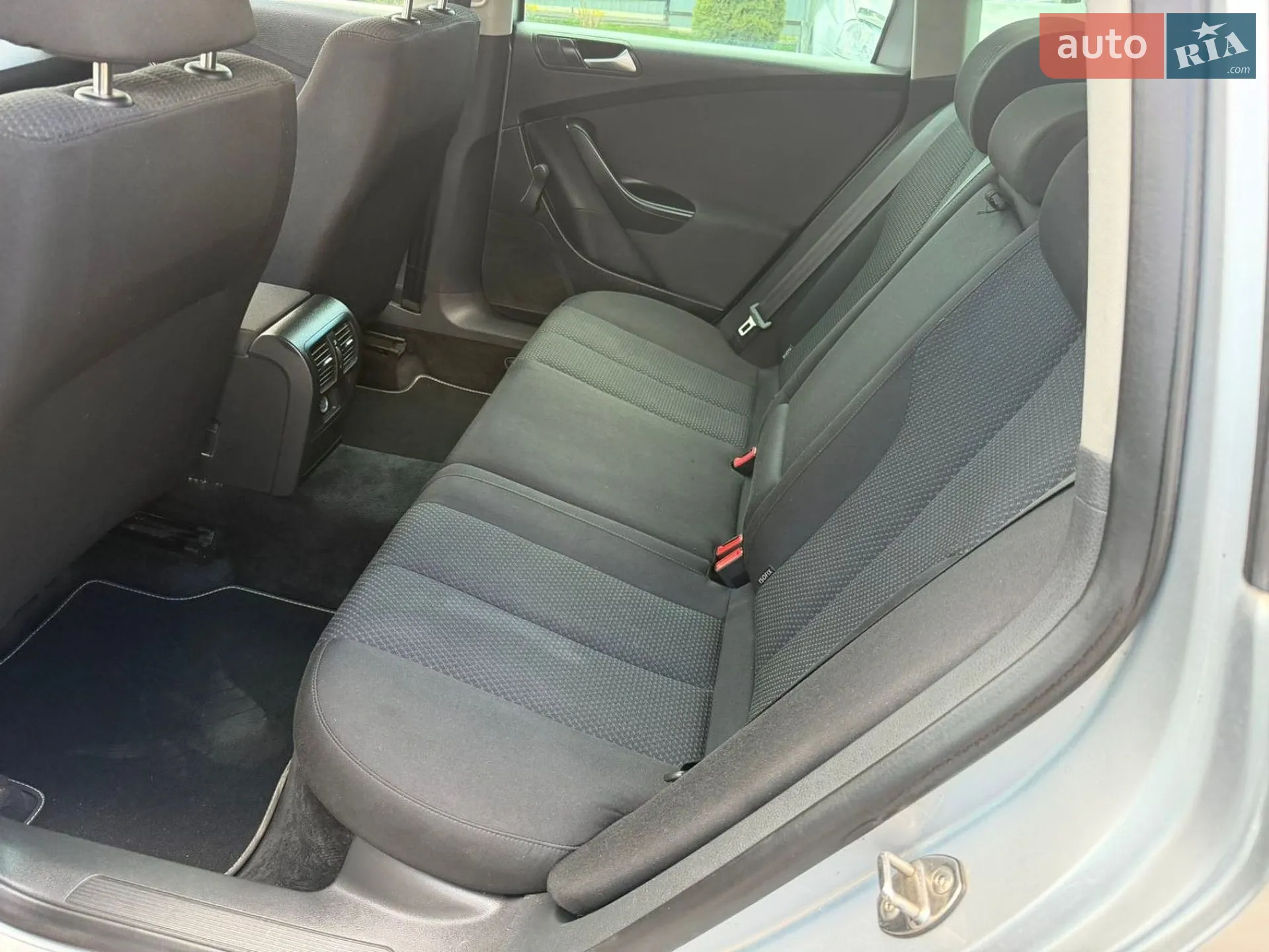 2010 Volkswagen Passat - мініатюра 17