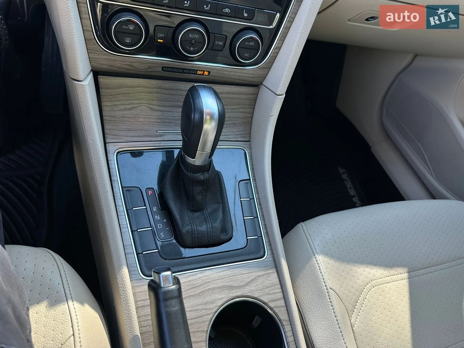 2016 Volkswagen Passat - мініатюра 40