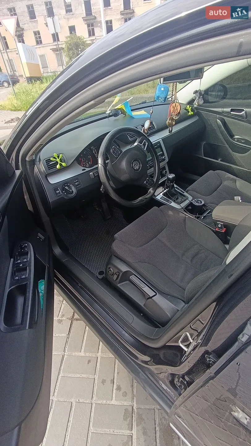 2010 Volkswagen Passat - мініатюра 3