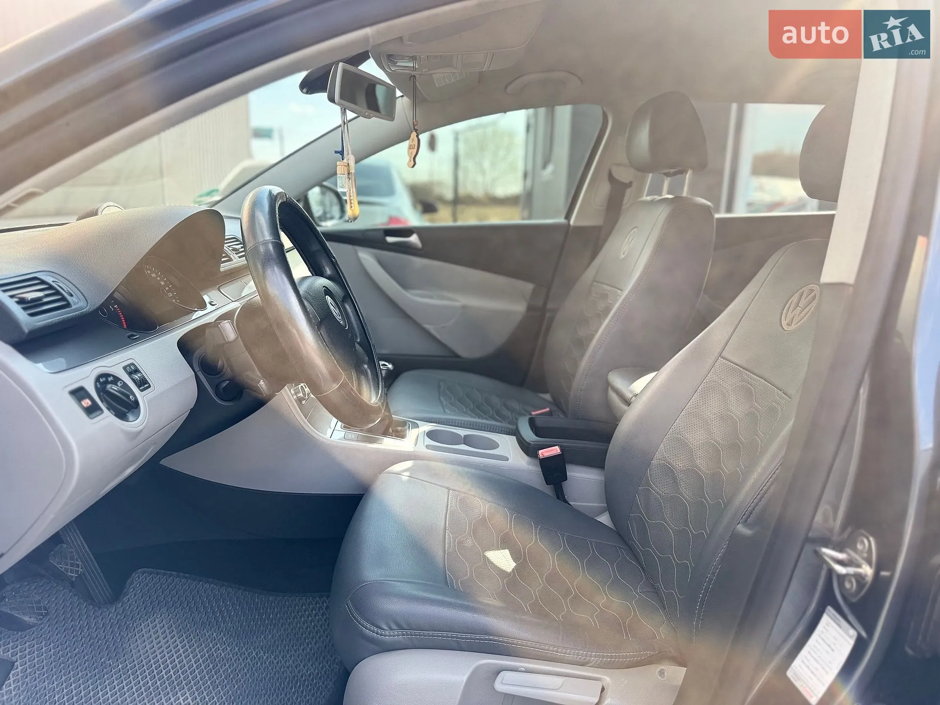 2010 Volkswagen Passat - мініатюра 17