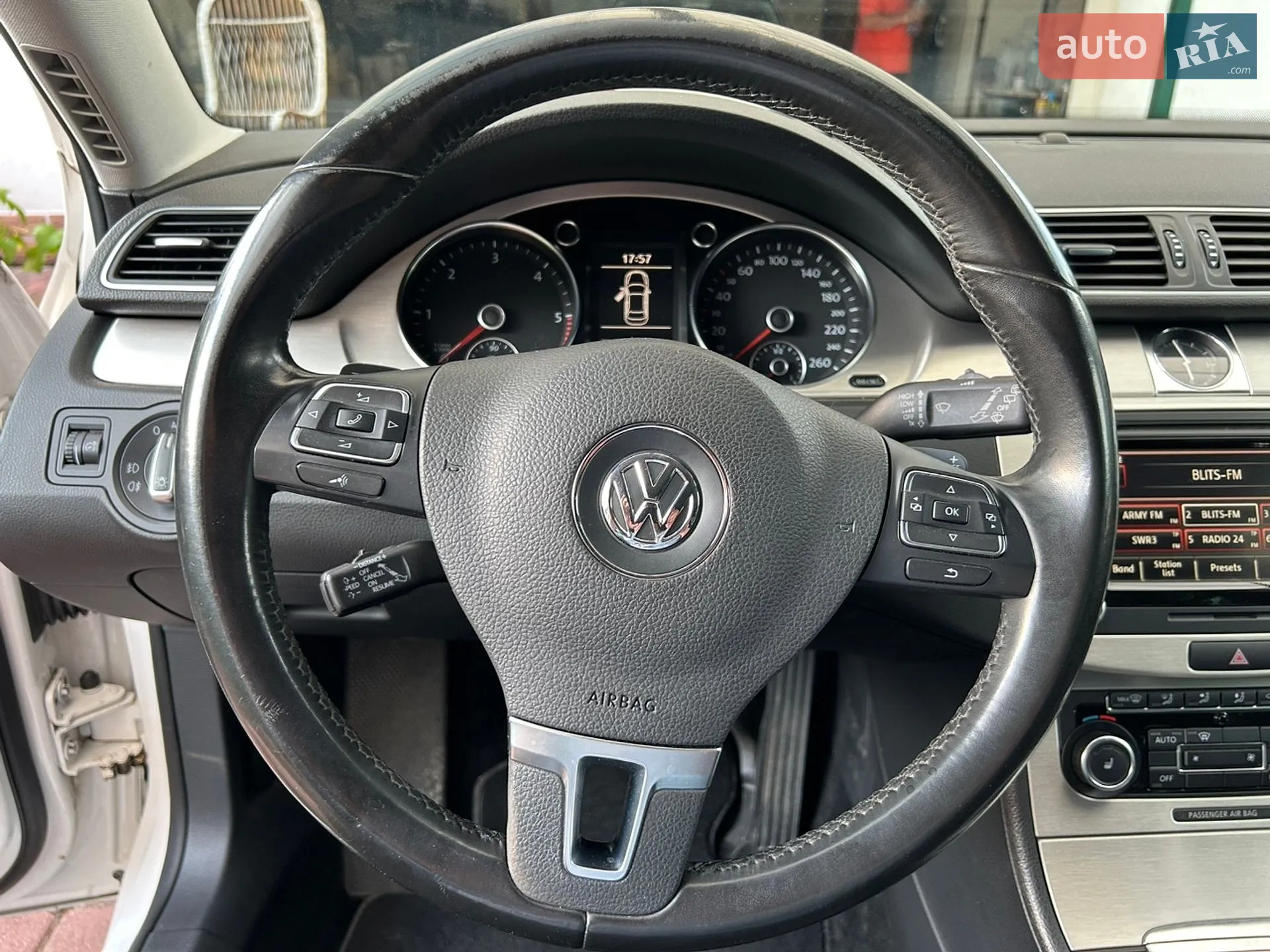 2011 Volkswagen Passat - мініатюра 35