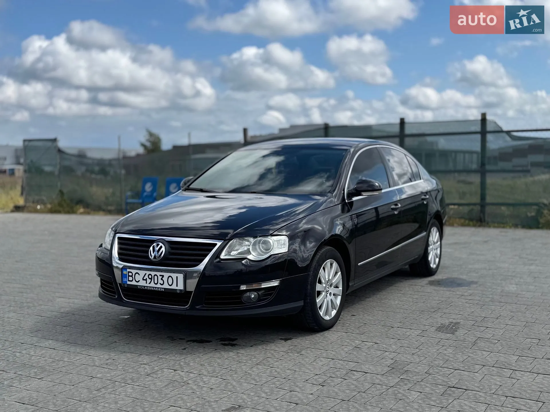 2010 Volkswagen Passat - мініатюра 2