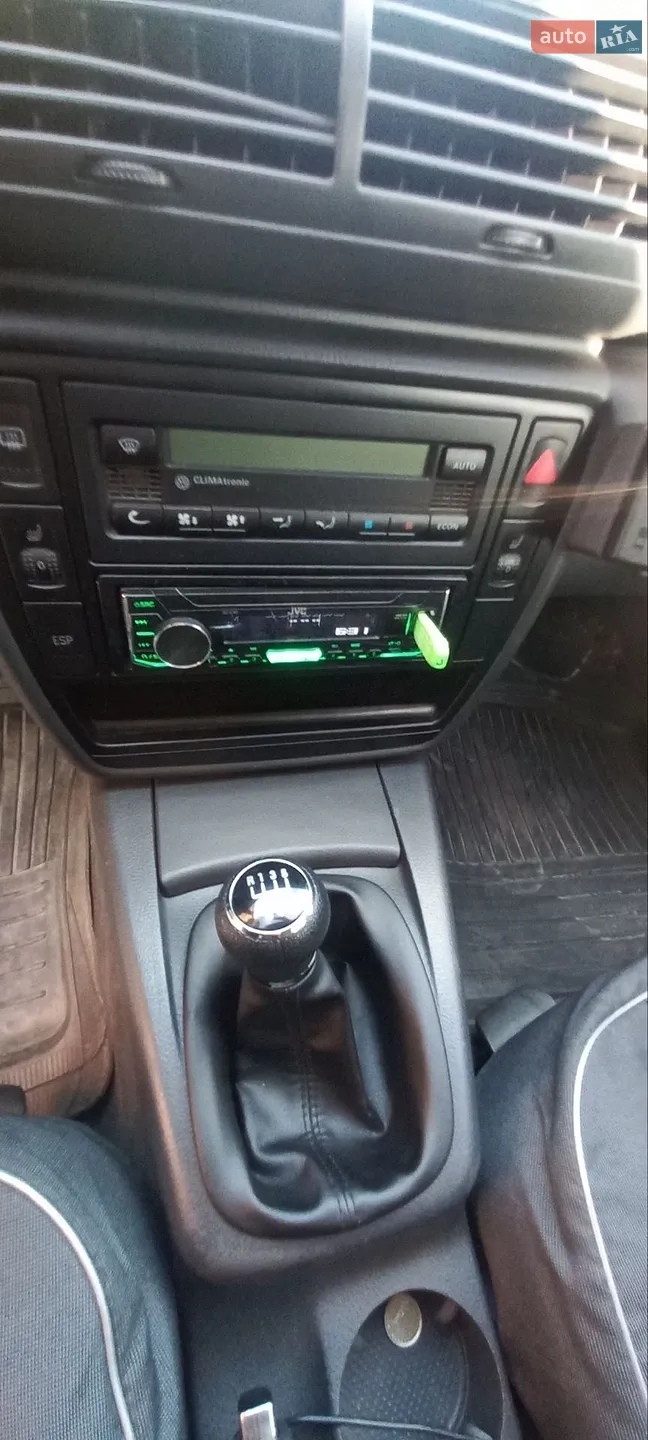 2011 Skoda Fabia - мініатюра 10