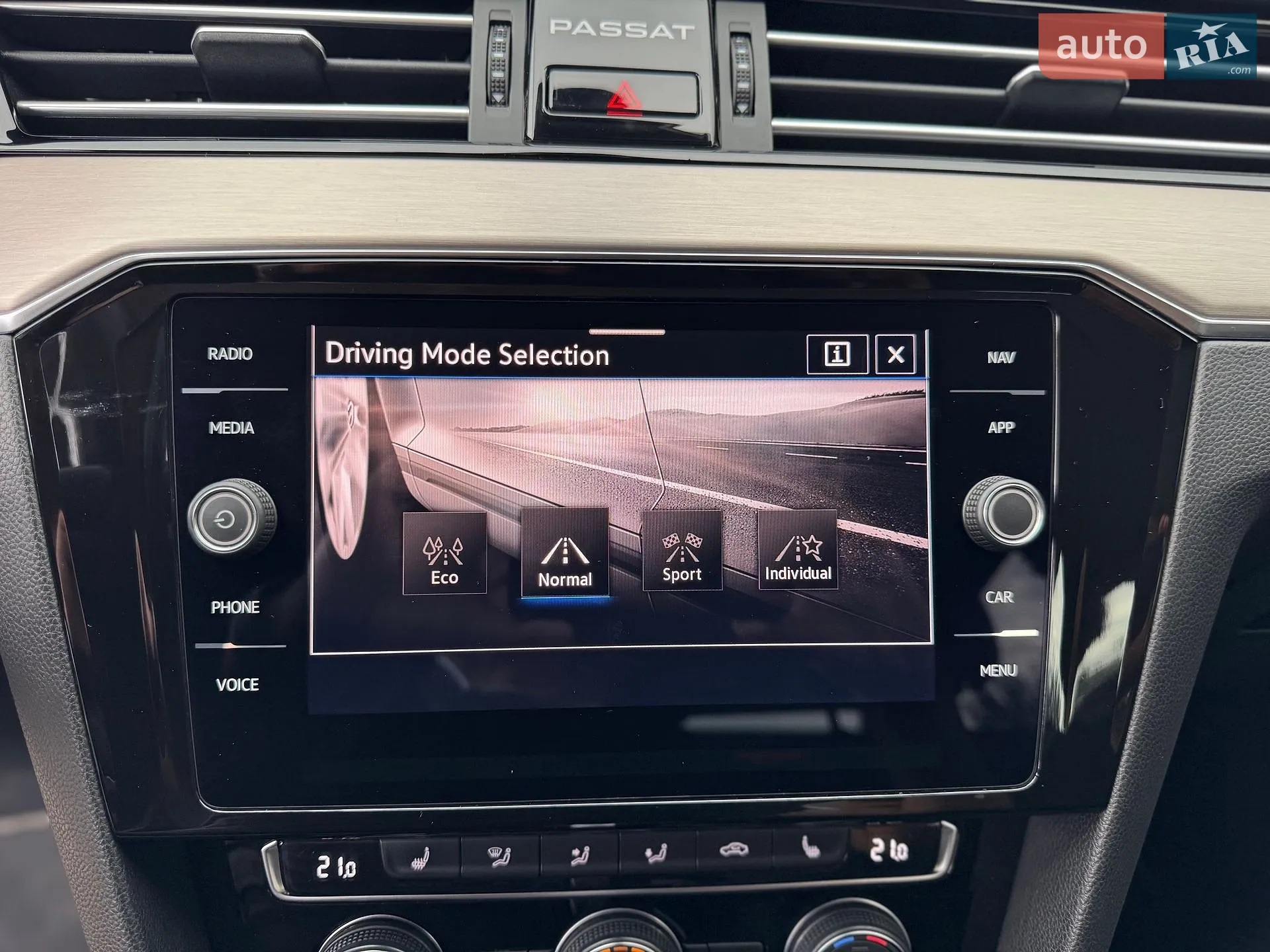 2020 Volkswagen Passat - мініатюра 25