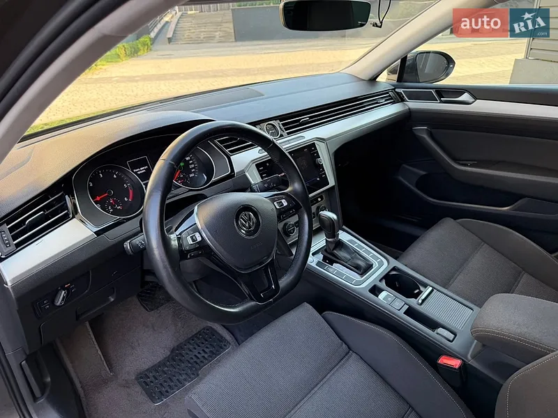 Volkswagen Passat 2017 VIN WVWZZZ3CZJE117175 фото оголошення 17 з 116