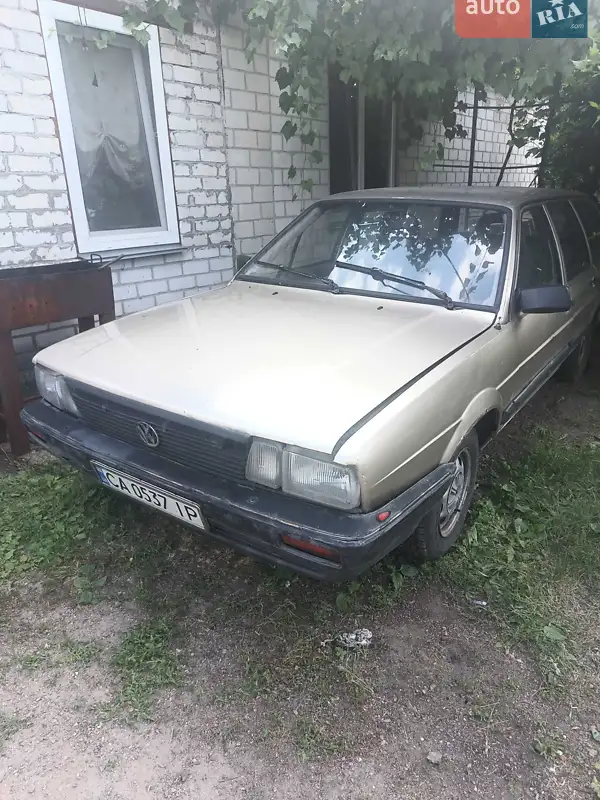 Volkswagen Passat 1985 VIN WVWZZZ33ZFE303834 фото оголошення 2 з 36