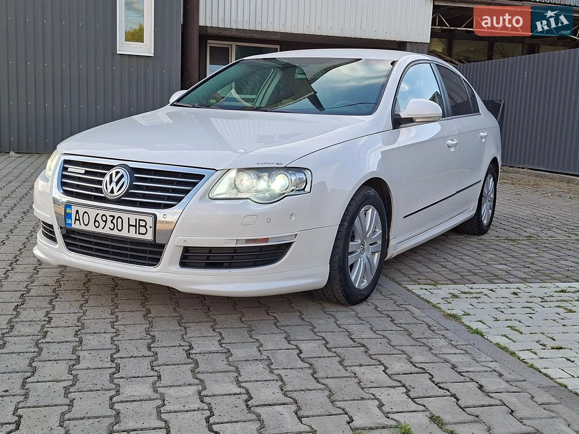 2010 Volkswagen Passat - мініатюра 2