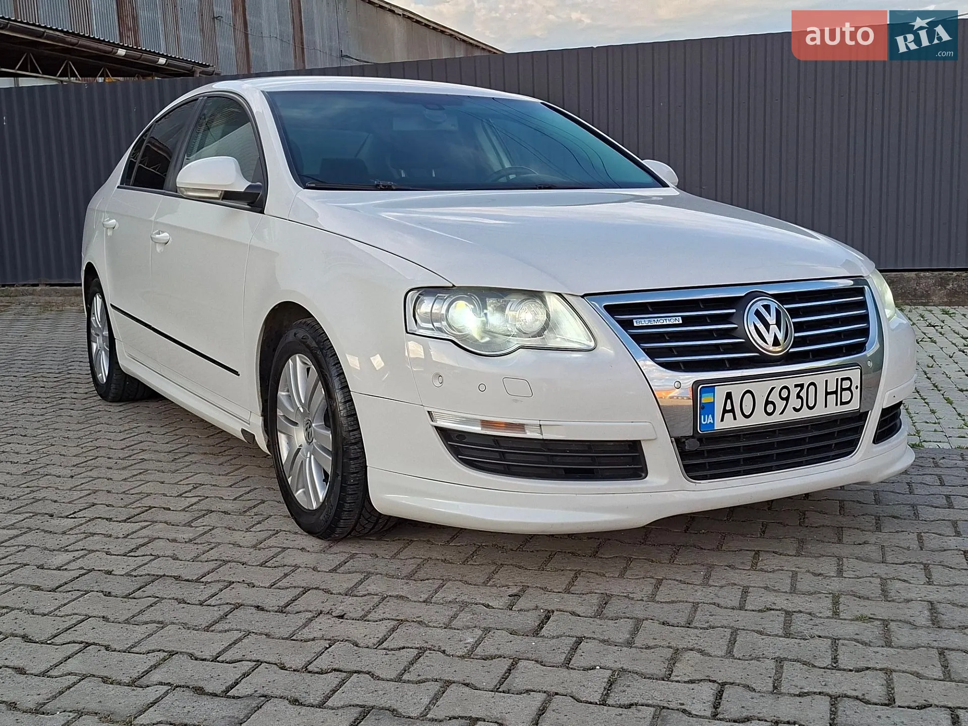 2010 Volkswagen Passat - мініатюра 3
