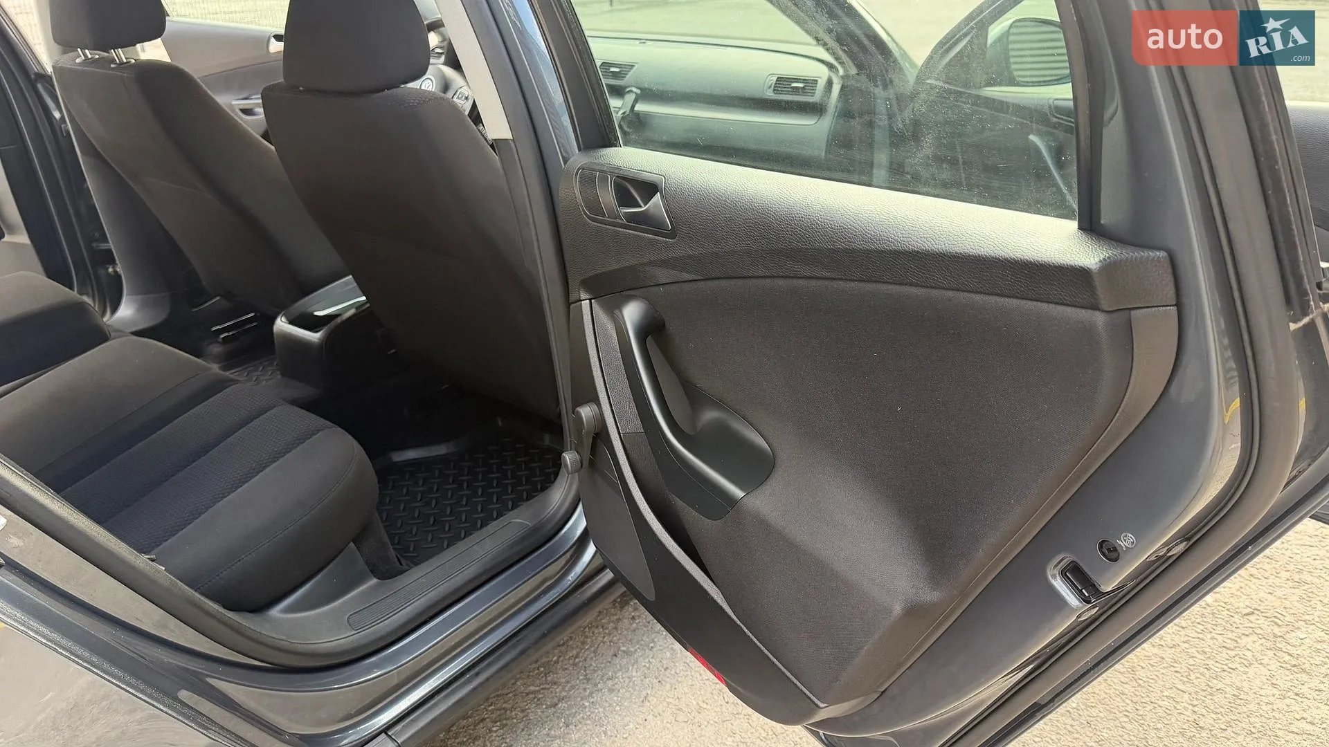 2010 Volkswagen Passat - мініатюра 29