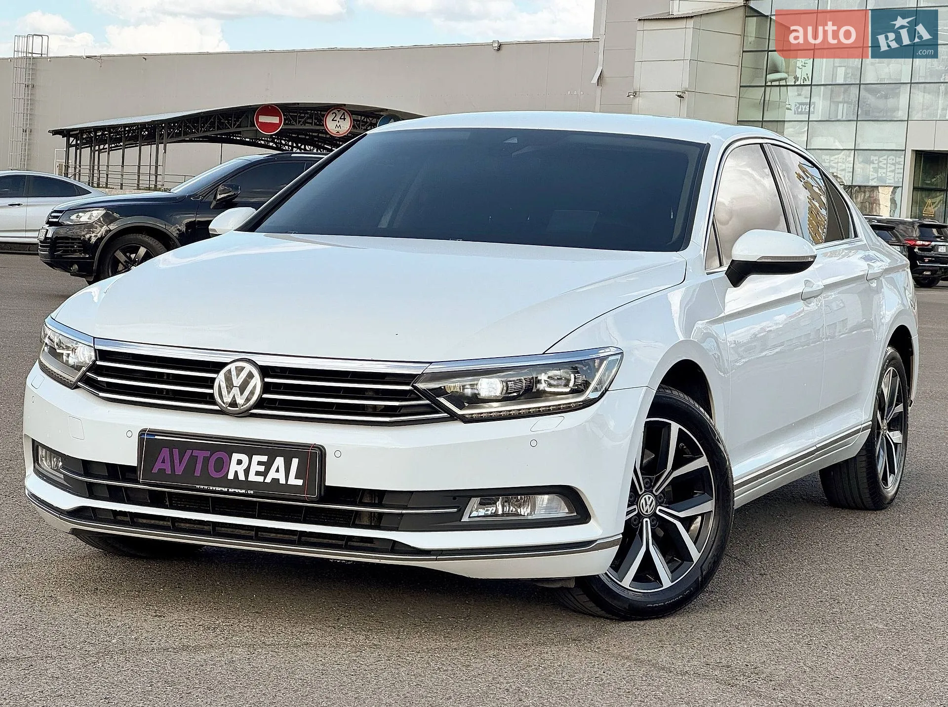 2017 Volkswagen Passat - фото 1
