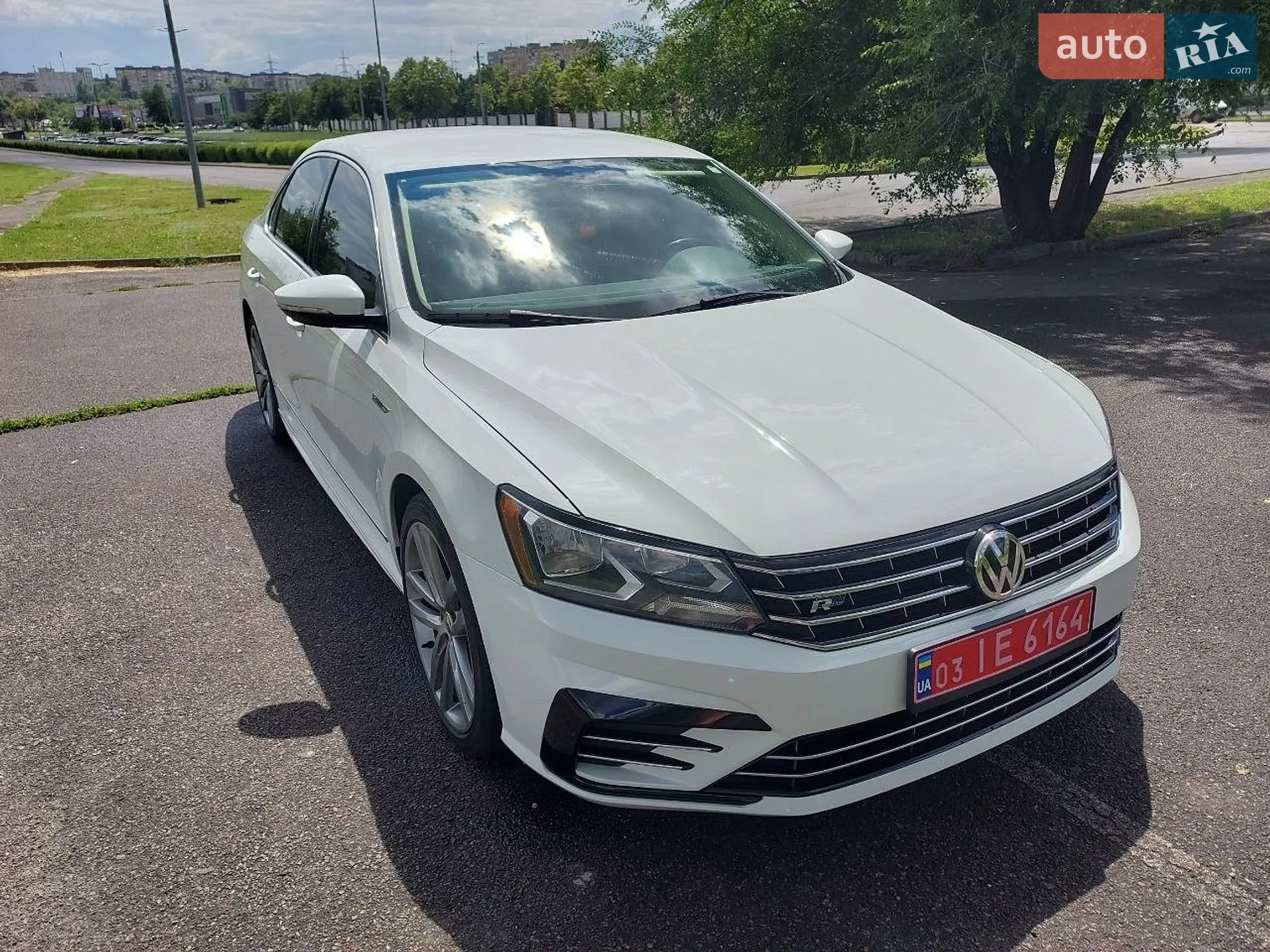 2018 Volkswagen Touareg - мініатюра 2