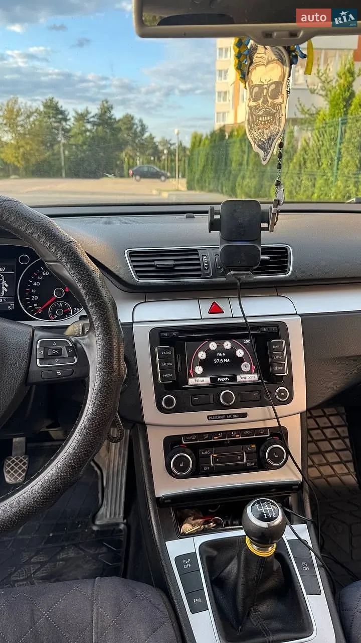 2010 Volkswagen Passat - мініатюра 31