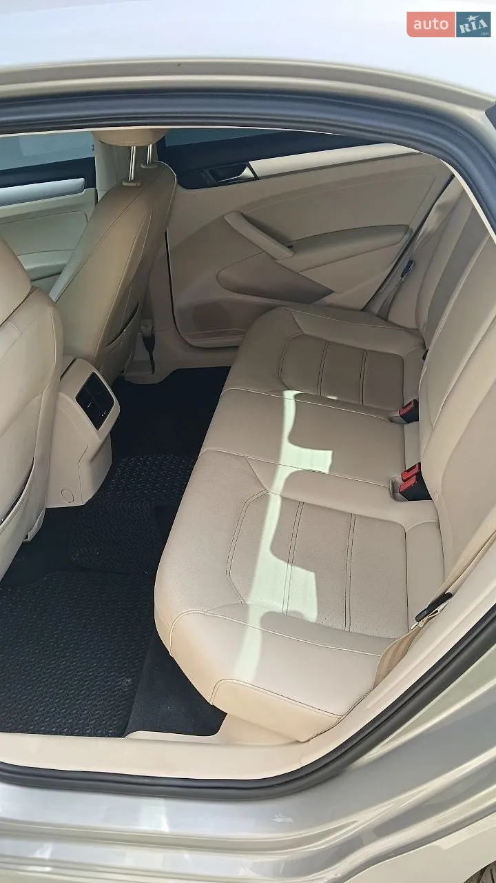 2012 Volkswagen Passat - мініатюра 10
