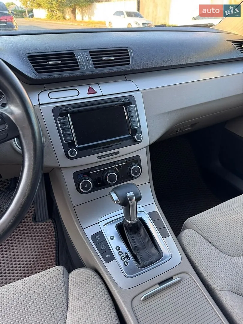 2010 Volkswagen Passat - мініатюра 31