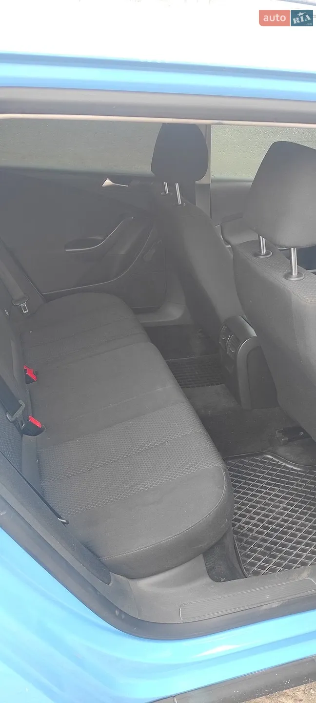 2010 Volkswagen Passat - мініатюра 6
