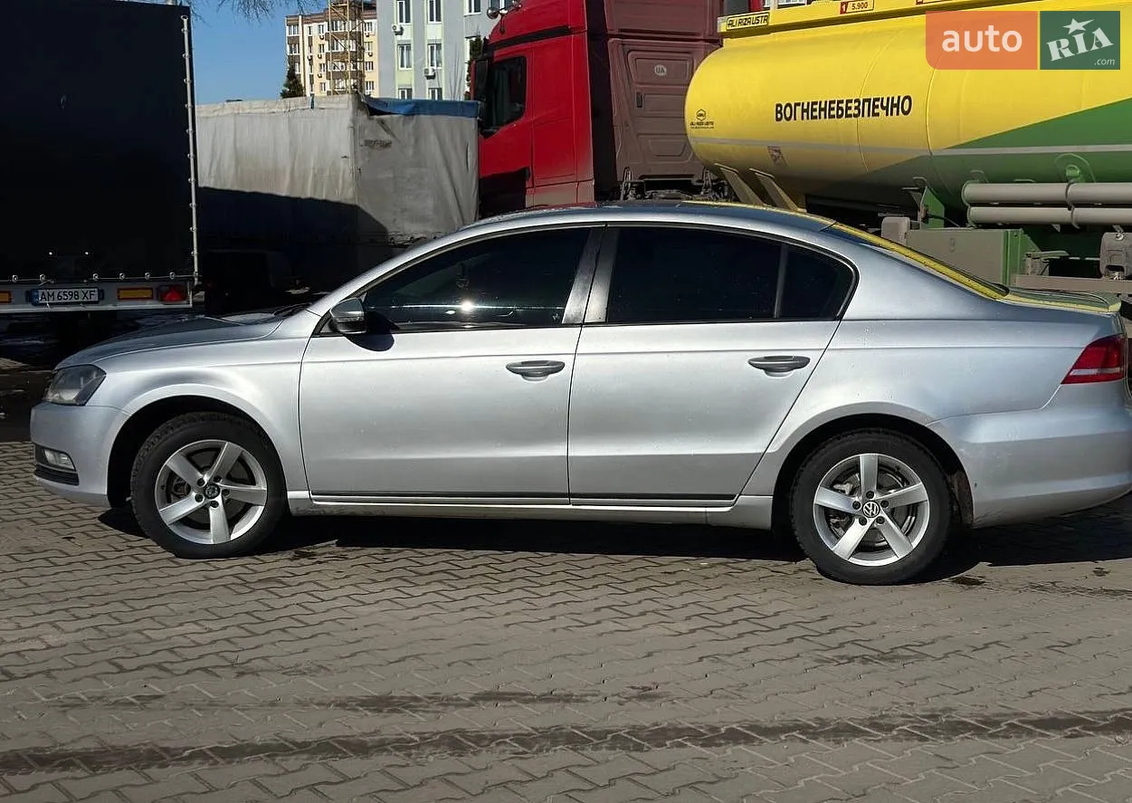 2011 Volkswagen Passat - фото 1