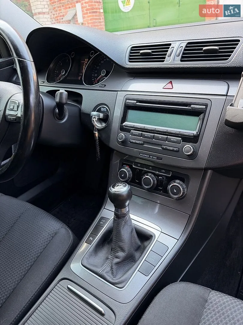 2010 Volkswagen Passat - мініатюра 10