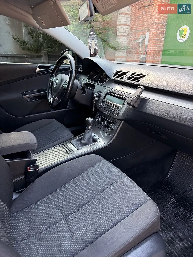2010 Volkswagen Passat - мініатюра 9