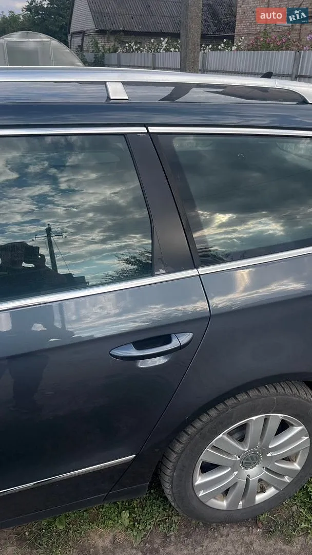 2010 Volkswagen Passat - мініатюра 2