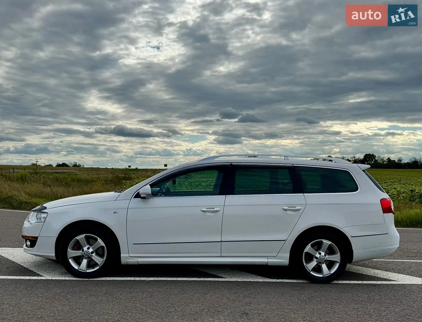 2010 Volkswagen Passat - мініатюра 2