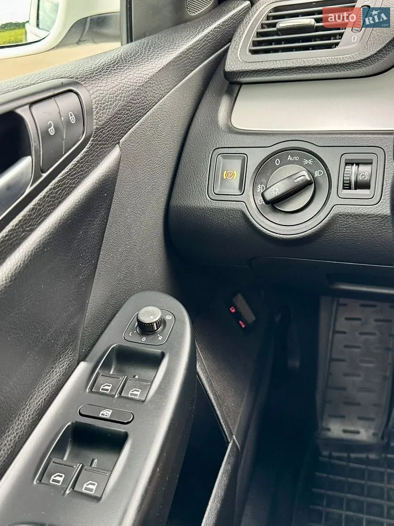 2010 Volkswagen Passat - мініатюра 27