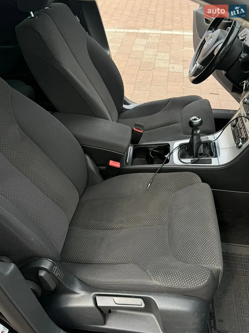 2010 Volkswagen Passat - мініатюра 17