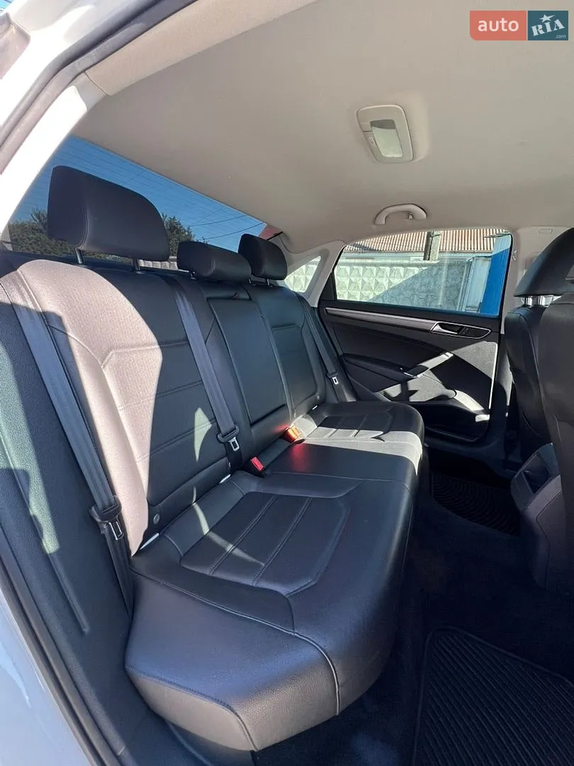 2016 Volkswagen Passat - мініатюра 30