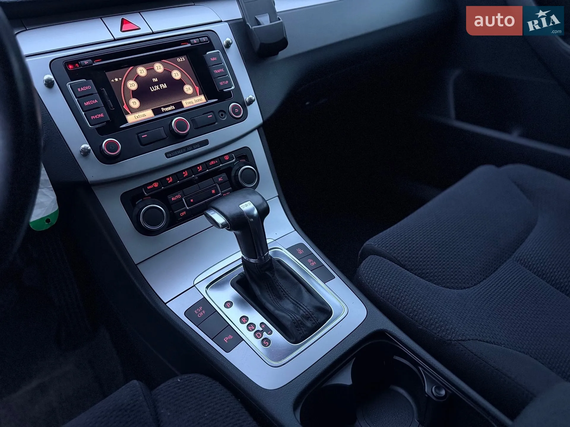 2010 Volkswagen Passat - мініатюра 24