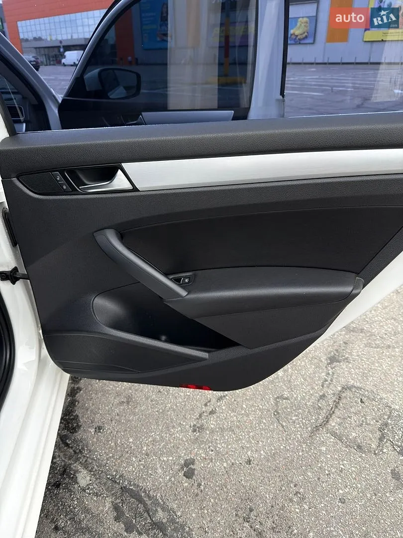2012 Volkswagen Passat - мініатюра 15