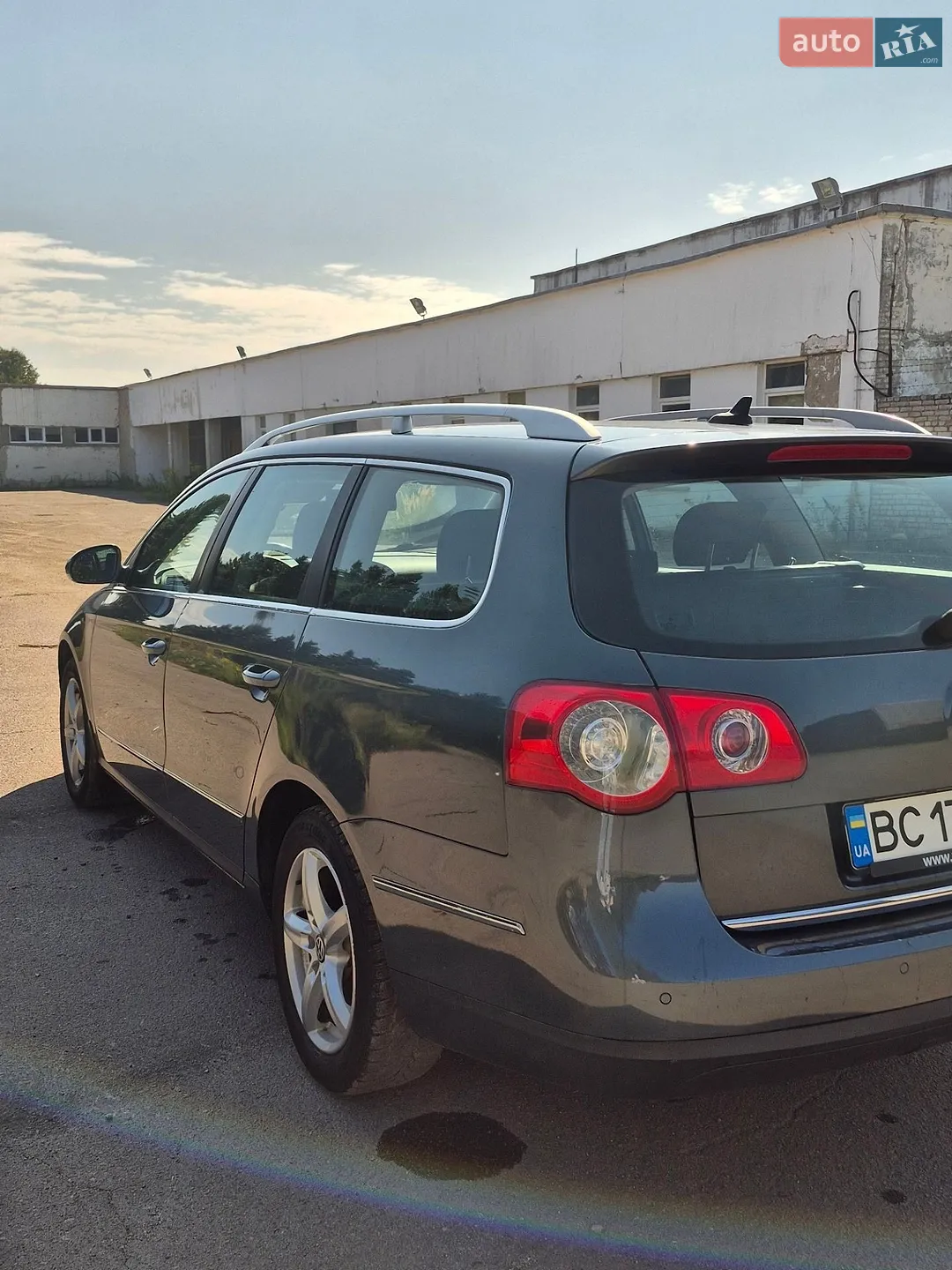 2010 Volkswagen Passat - мініатюра 3