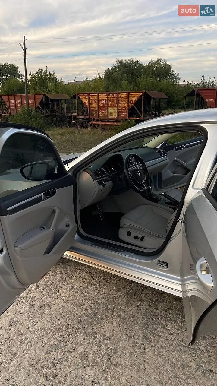 2017 Volkswagen Passat - мініатюра 17