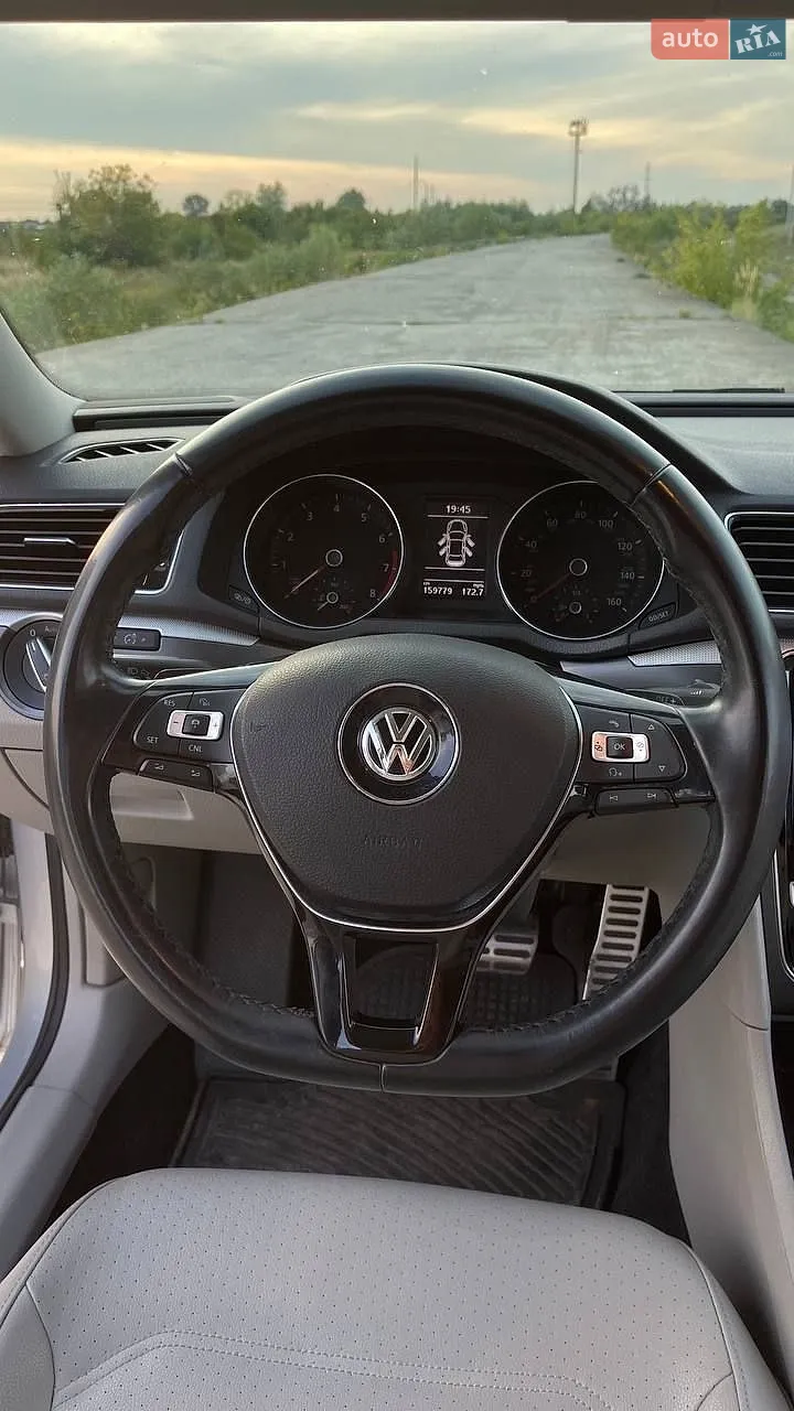 2017 Volkswagen Passat - мініатюра 25