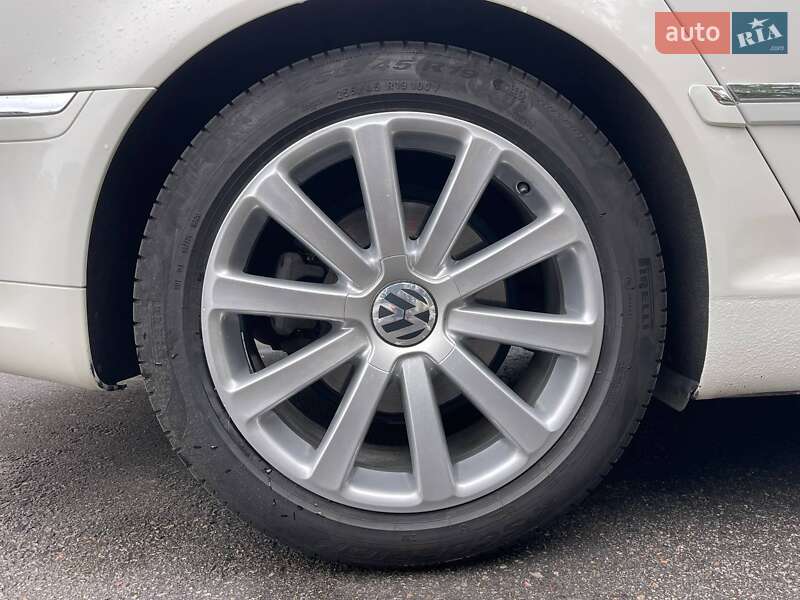 Седан Volkswagen Phaeton 2011 в Кременчуці