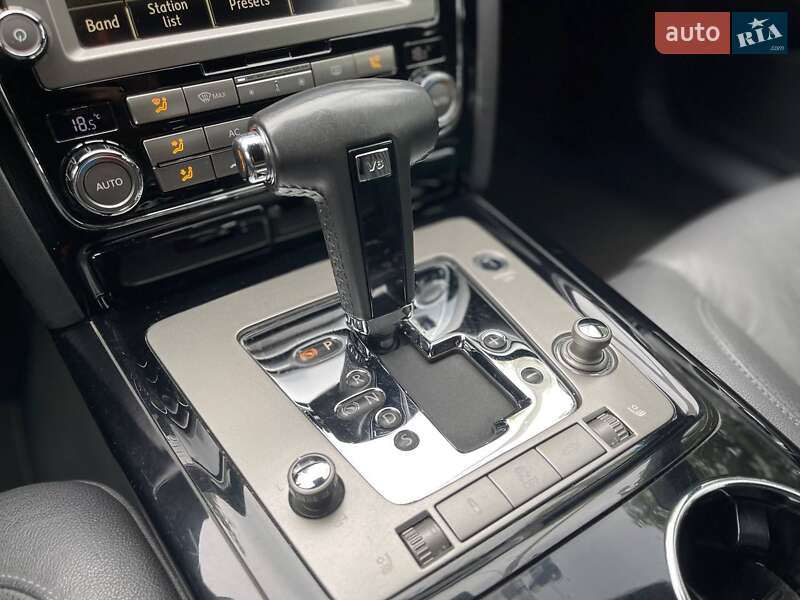 Седан Volkswagen Phaeton 2011 в Кременчуці