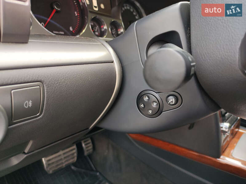 Седан Volkswagen Phaeton 2009 в Черновцах