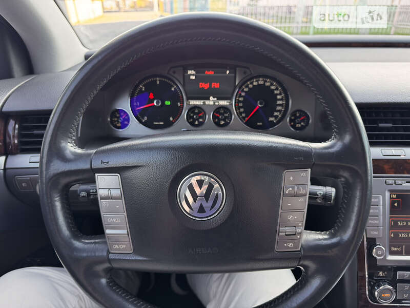 Седан Volkswagen Phaeton 2010 в Тячеві