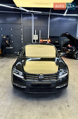 Седан Volkswagen Phaeton 2010 в Чернівцях