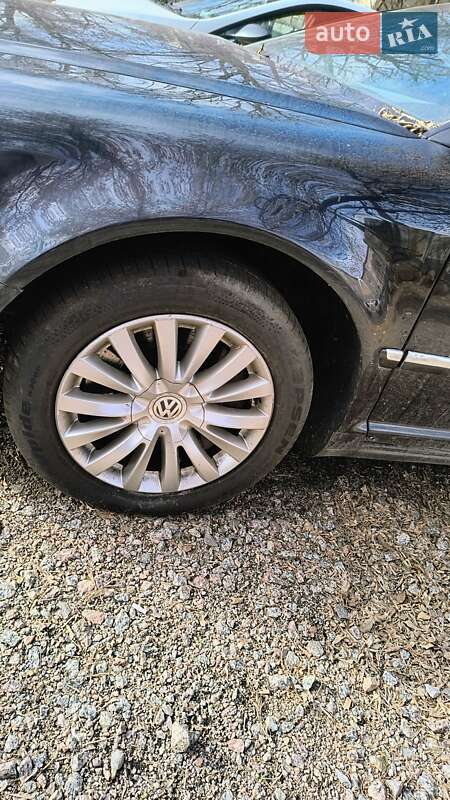 Седан Volkswagen Phaeton 2006 в Киеве