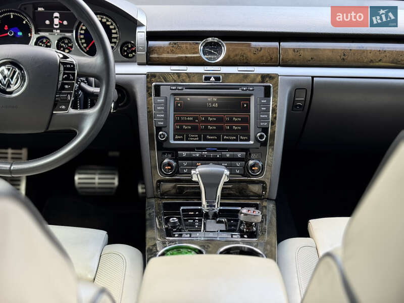 Седан Volkswagen Phaeton 2014 в Киеве