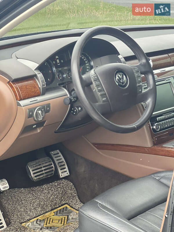 Седан Volkswagen Phaeton 2013 в Львові