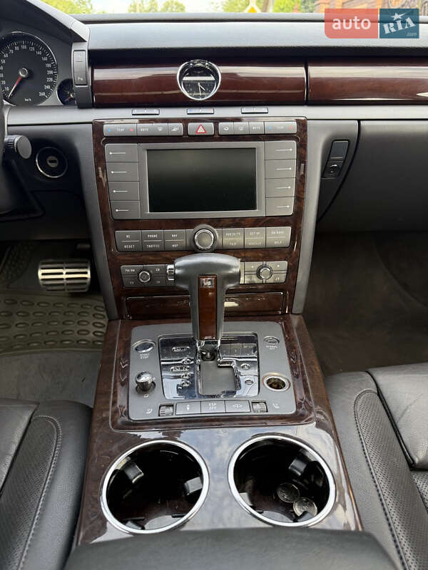 Седан Volkswagen Phaeton 2007 в Александрие