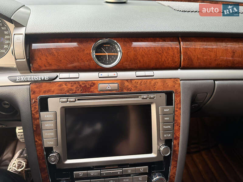 Седан Volkswagen Phaeton 2011 в Сваляві