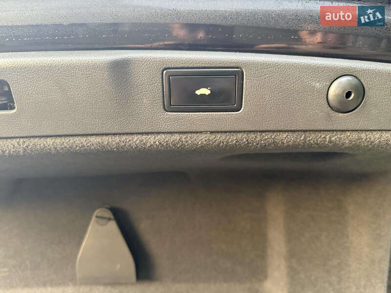 Седан Volkswagen Phaeton 2011 в Сваляві