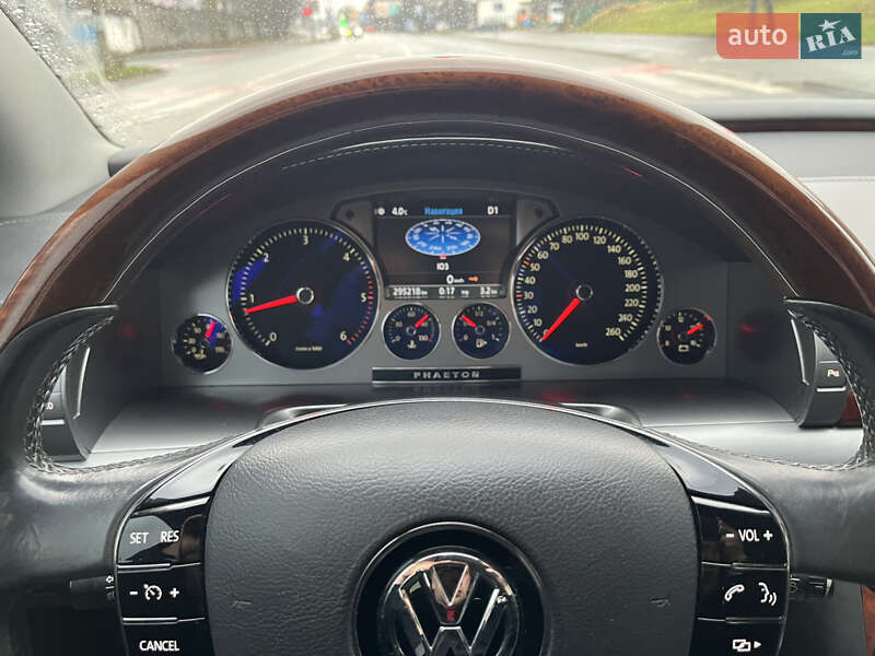 Седан Volkswagen Phaeton 2014 в Івано-Франківську